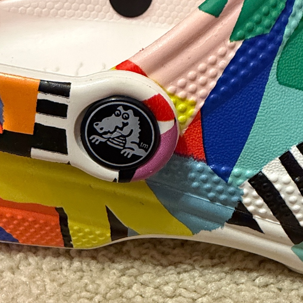 CROCS M4/6 Multicolor Graphic Clogs - Picture 6 of 7